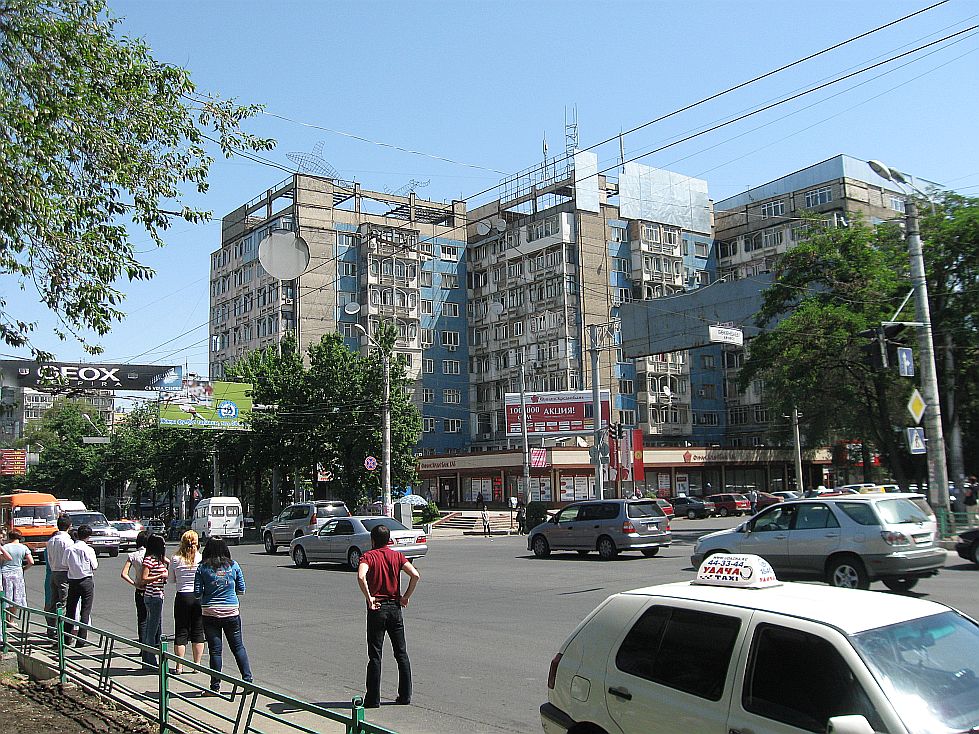 Улица Абдрахманова угол Бокомбаевой